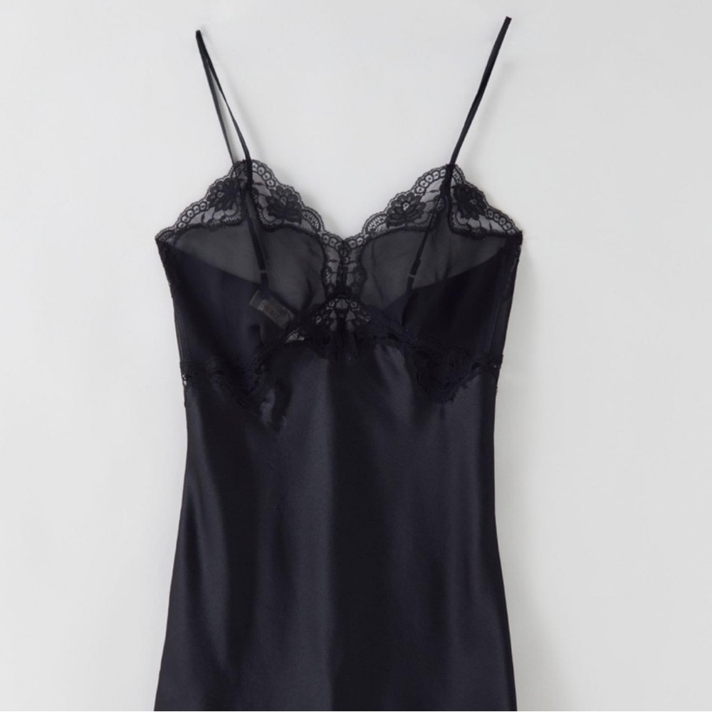 NWOT RARE SOLD OUT Vintage Victoria’s Secret Silk Slip Dress in Black Size M